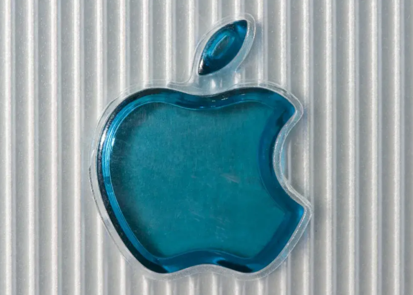 От Ньютона к монохромному силуэту. Как менялся логотип Apple за всю историю компании